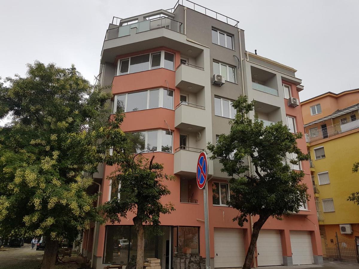 Apartment Near To Grand Hotel 플로브디프 외부 사진